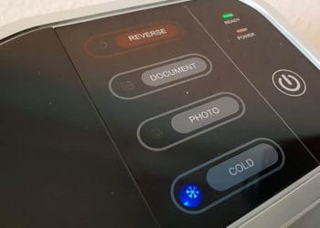 Das Laminiergerät Peach900 besticht durch eine gute Aufwärmdauer und atemberaubende  Laminiergeschwindigkeit.