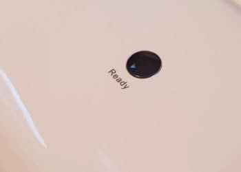 Die Aufwärmleuchte ist bei Zoomyo keine LED. Im Test ließ sie sich schlecht bis gar nicht erkennen.