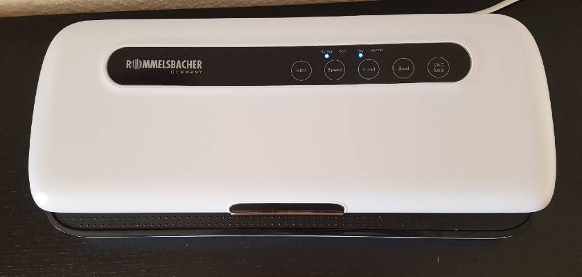 Vakuumierer-Rommelsbacher-VAC110-keyvisuell